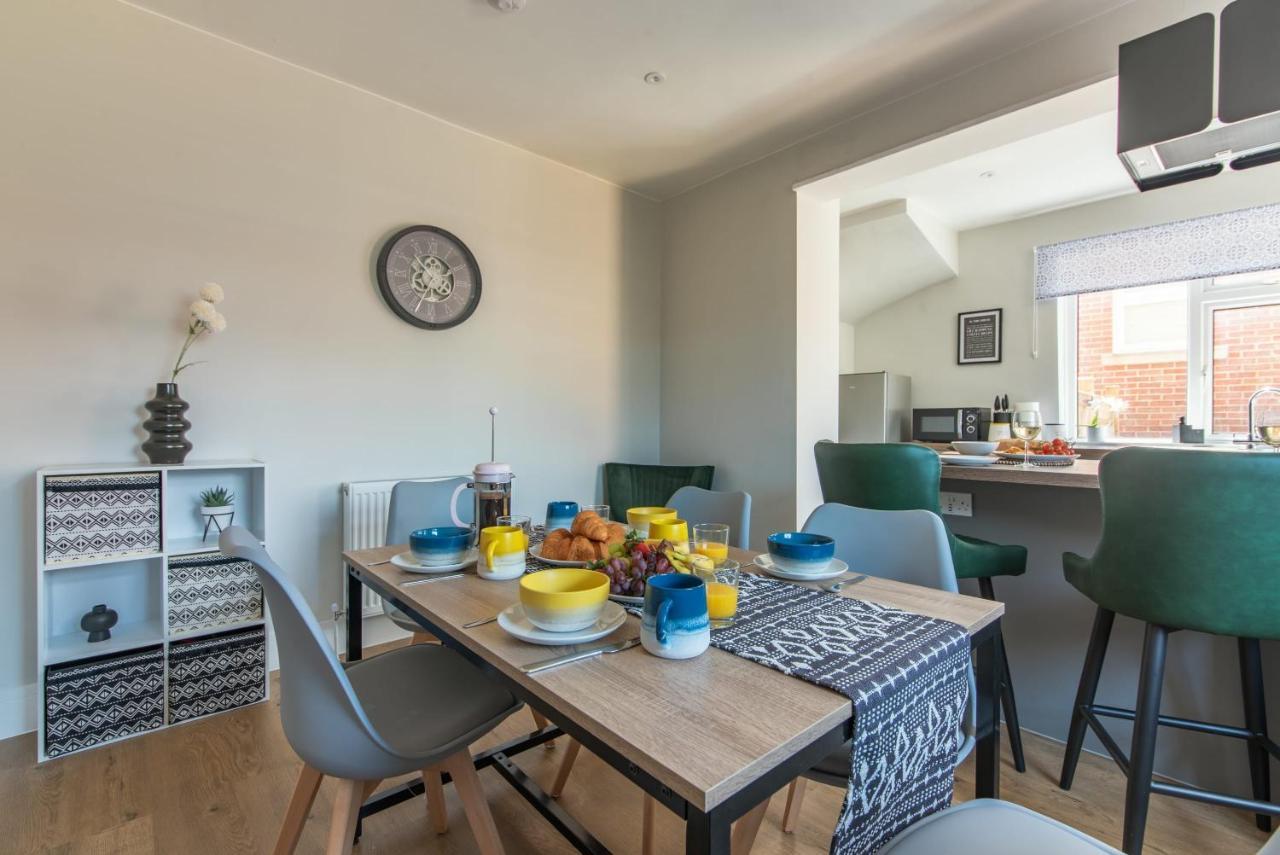 Spacious House Sanctuary In The Holiday home Southampton